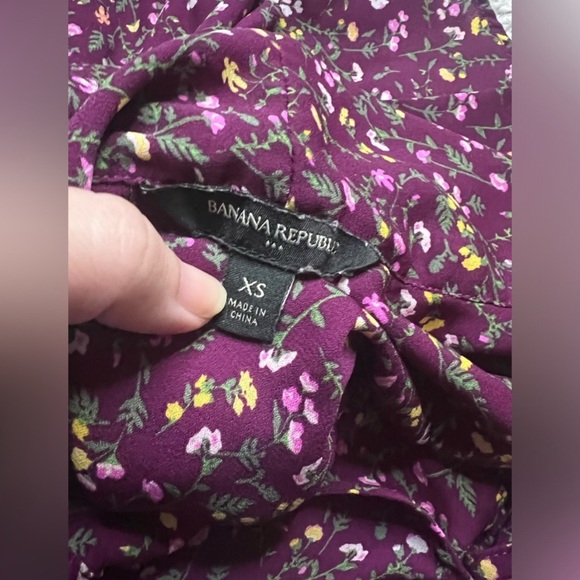 Banana Republic - Tie-Neck Blouse in Berry Wine - Size XS - Picture 7 of 7